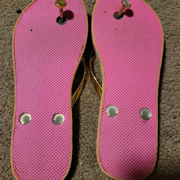 Lilly Pulitzer flip flops, size 6 - Picture 2 of 13